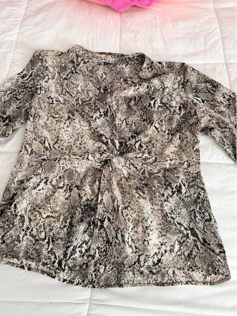 Black & gray snake print blouse with tie waist, size XXL